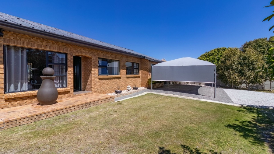 4 Bedroom Property for Sale in Sandbaai Western Cape